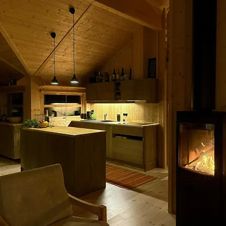 Al With Views Of Marshland And Mountains Tatil Evi Flå